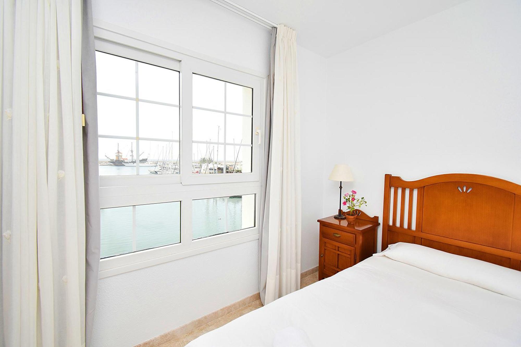 Expoholidays - Puerto Deportivo La Goleta Apartament *