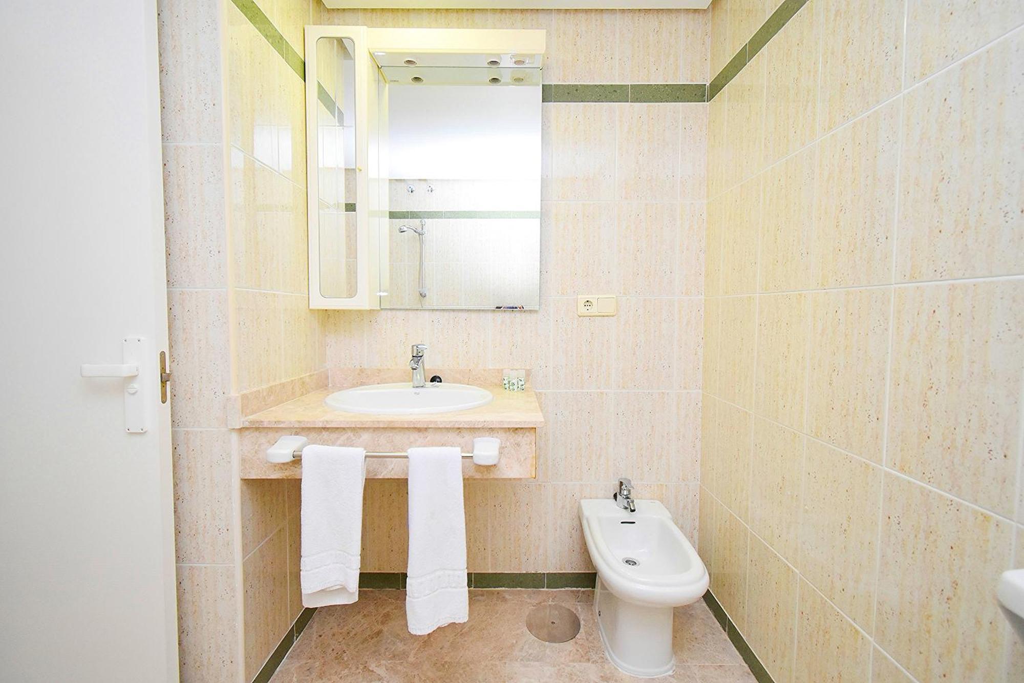 Expoholidays - Puerto Deportivo La Goleta Apartment