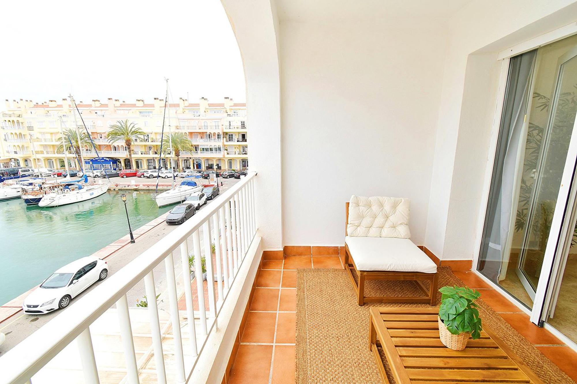 Expoholidays - Puerto Deportivo La Goleta Apartment
