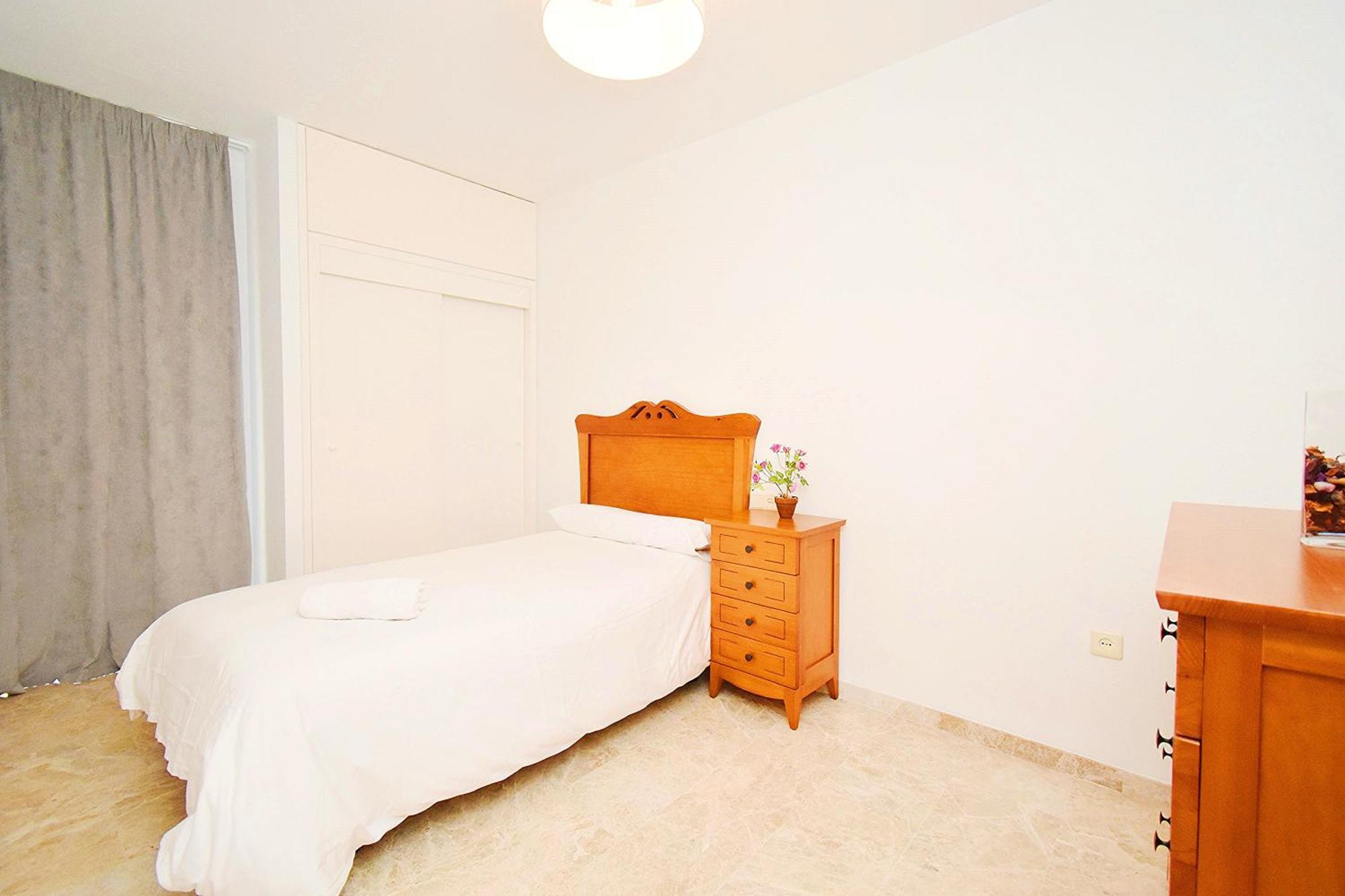 Expoholidays - Puerto Deportivo La Goleta Apartment